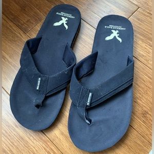American Eagle Flip Flops. Navy Blue.
